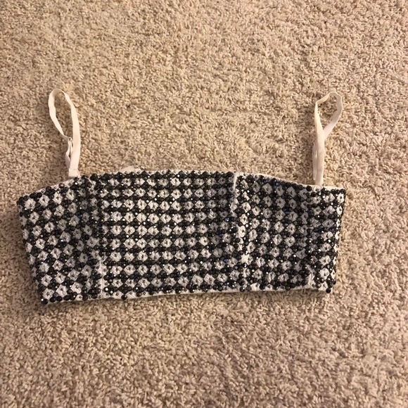 A beautiful sequin crop top - Picture 4 of 6